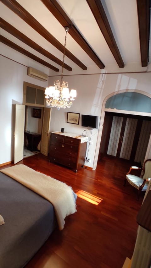 Casa MO Vacation rental in Sabadell