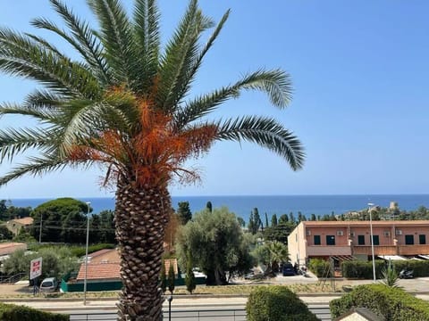 Magabu' - swimming pool and free parking Appartement in Cefalu