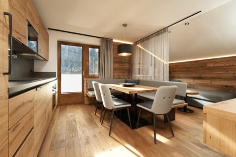 View (from property/room), Kitchen or kitchenette, Living room, Seating area, Dining area, kitchen