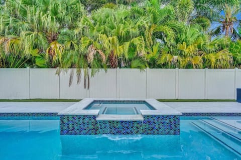 Stunning 4 Bedrm New Pool+Jacuzzi 1 Mile to Beach Villa in Deerfield Beach