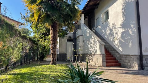 Property building, Facade/entrance, Garden