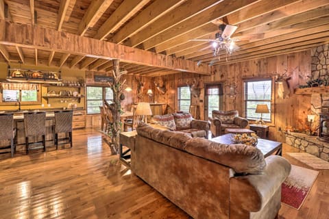 Quiet and Rustic Cabin with Fire Pit on 20 Acres! House in Current River