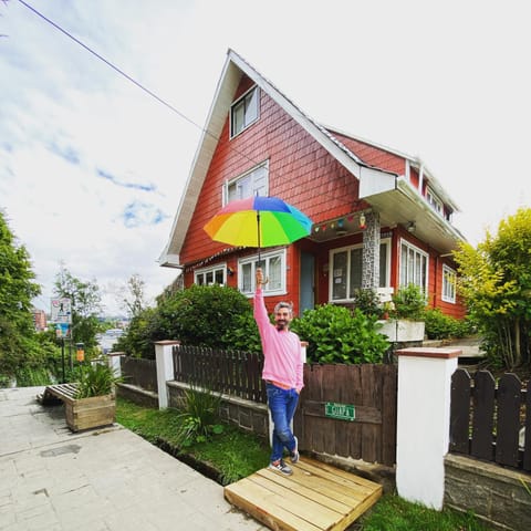 Property building, Day, People, Neighbourhood, Street view