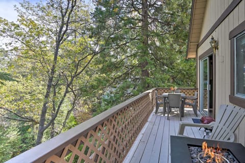 Mountain Escape with Views, 3 Mi to Lake Arrowhead House in Twin Peaks
