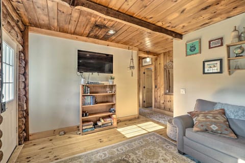 Cambridge Cabin Less Than 2 Mi to Smugglers Notch! House in Underhill