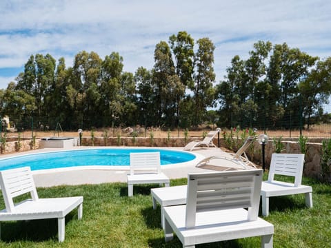 villetta con piscina budoni affitti spiaggia 700 mt Haus in Budoni
