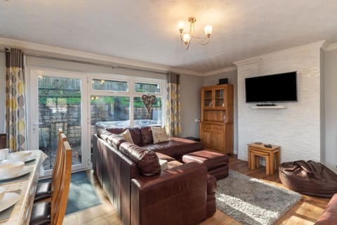 Hazelglade Cottage - Hot Tub, Games Room, Pet Friendly House in Saundersfoot