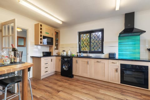 Hazelglade Cottage - Hot Tub, Games Room, Pet Friendly House in Saundersfoot