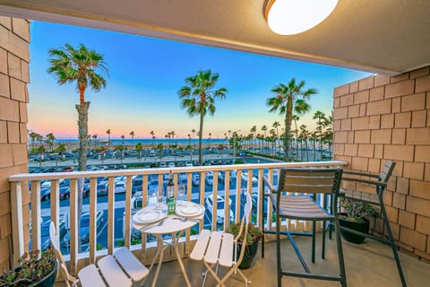 Balboa Pier House Apartment in Balboa Peninsula