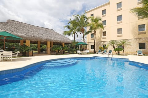 Property building, Day, Summer, Pool view, Swimming pool, Family, sunbed