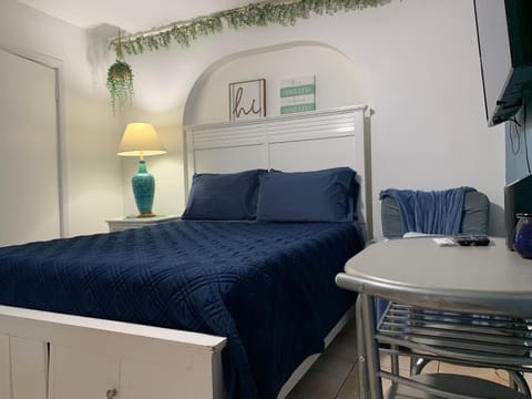 Mini Studio: 10 min/Siesta Key/Private entrance/ Apartment in Sarasota