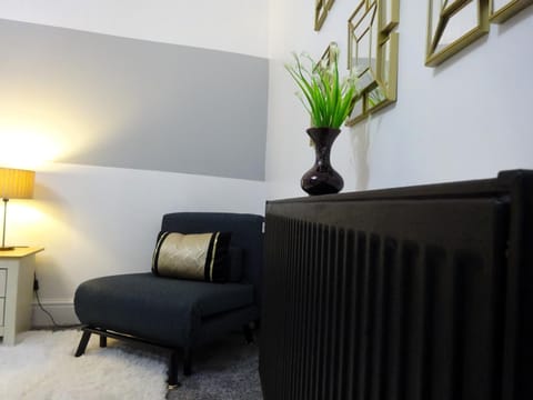 Seating area, Bedroom