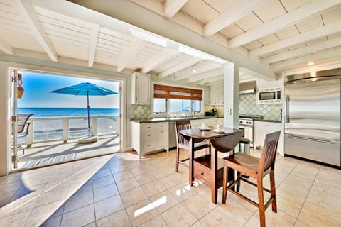 Tommy Bahama Beach Rd II House in Capistrano Beach