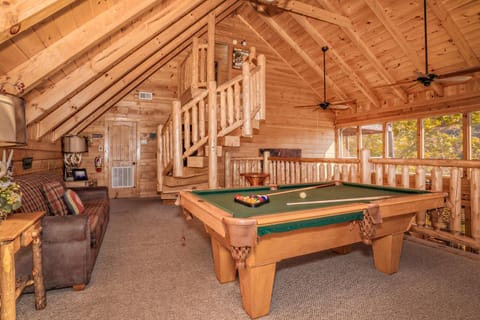 Brown Bear Lodge, Game Room, Awesome Mountain Views, Hot Tub, WIFI!!! House in Sevier County