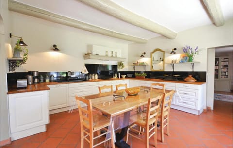 4 Bedroom Nice Home In S,quentin-la-poterie House in Uzes