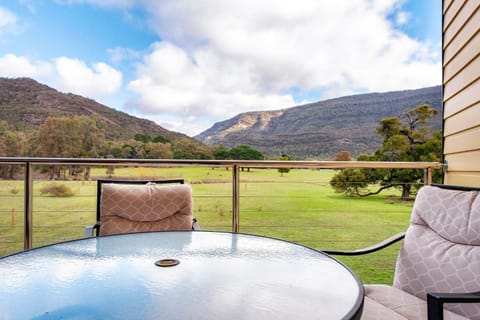 View (from property/room), Balcony/Terrace, Mountain view