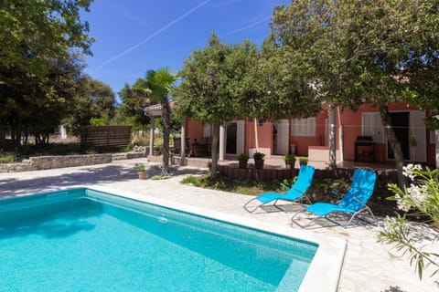 Cozy holiday home Ella Nature with pool near the beach Villa in Peroj