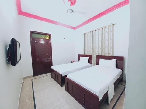 Cosy Inn Guest House Hotel in Karachi