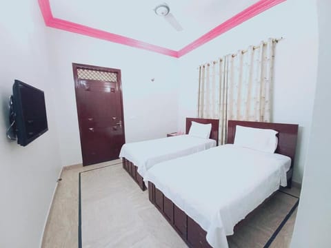 Cosy Inn Guest House Hotel in Karachi