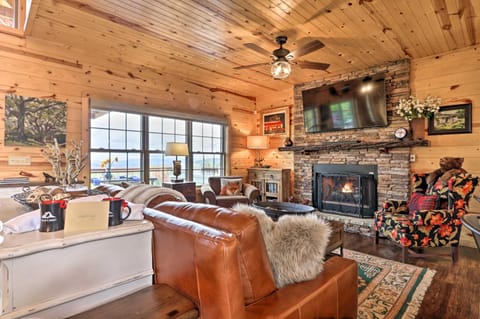 Woodsy Retreat with Fire Pit and Resort Amenities House in Gatlinburg
