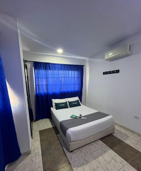 Bed, Photo of the whole room, Bedroom, air conditioner