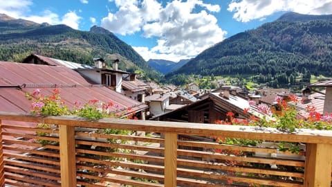 Balcony/Terrace, City view, Mountain view