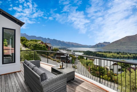 View (from property/room), Balcony/Terrace, Seating area, Lake view, Mountain view