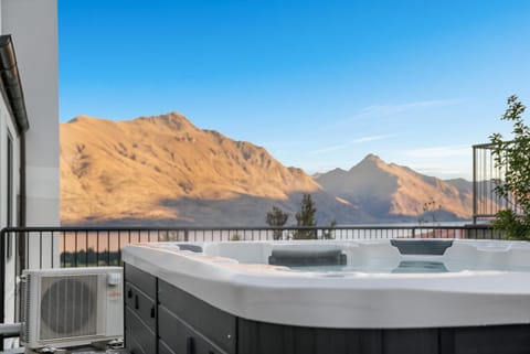 Hot Tub, View (from property/room), Mountain view