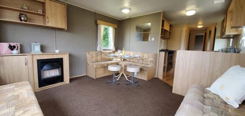 Kitchen or kitchenette, Living room, Photo of the whole room, Dining area