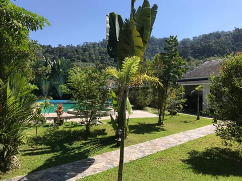 Villa Colina Khao Lak Rooms and Bungalows - Adults Only Bed and Breakfast in Khuekkhak