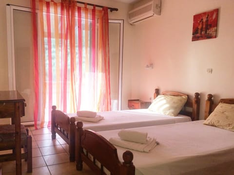 Shower, Bathroom, Coffee/tea facilities, Balcony/Terrace, Kitchen or kitchenette, Seating area, Bedroom