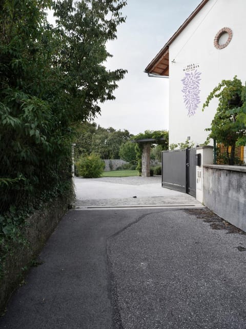 Inner courtyard view, acessibility