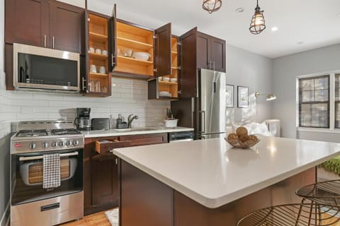 Alluring Studio Apartment in Jefferson Park - Leland 1N Apartment in Chicago