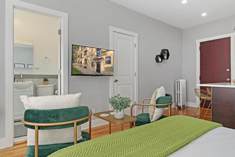 Alluring Studio Apartment in Jefferson Park - Leland 1N Apartment in Chicago