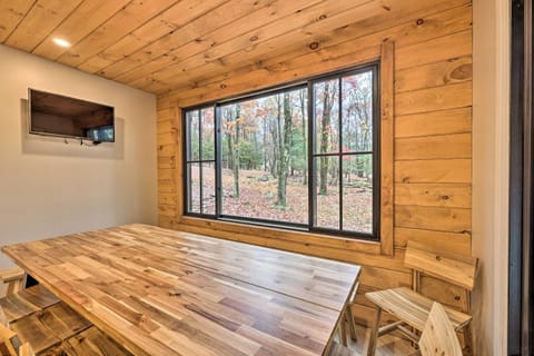 Modern Home with Deck Less Than half Mi to Lake Harmony! House in Hickory Run State Park