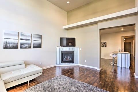 Sleek and Modern Townhome about 11 Mi to Dtwn Boise House in Meridian