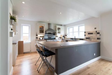 Kilburn Holiday Cottage House in Scotland