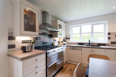 Kilburn Holiday Cottage House in Scotland