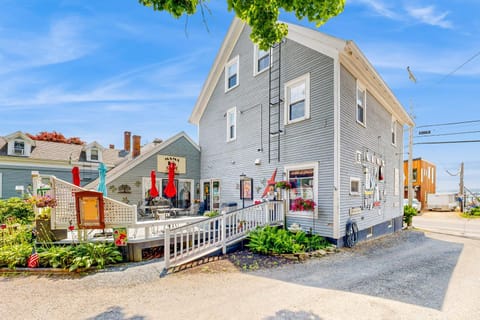 Snug Harbor Grande Casa in Boothbay Harbor