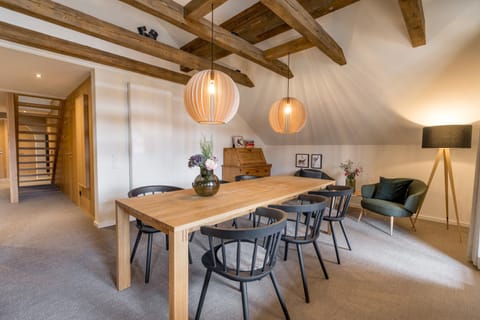 Seating area, Dining area