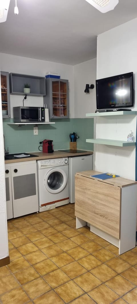 TV and multimedia, Kitchen or kitchenette, minibar, stove, washing machine, dryer