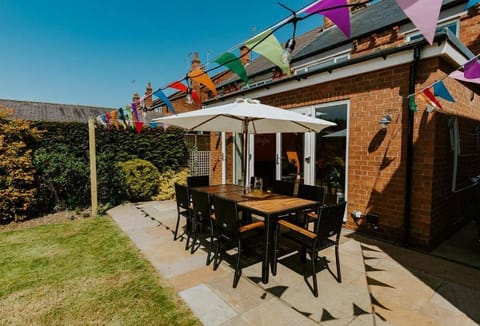 Patio, Facade/entrance