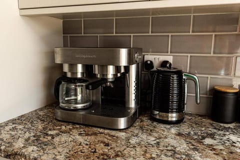 Coffee/tea facilities, Kitchen or kitchenette, Communal kitchen