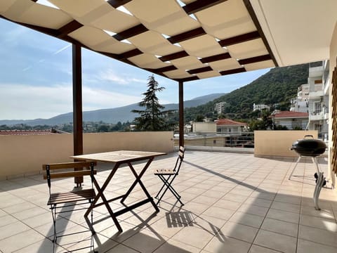 Balcony/Terrace, Mountain view