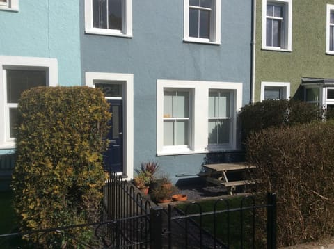 Lovely Victorian town house close to the sea. House in Bangor