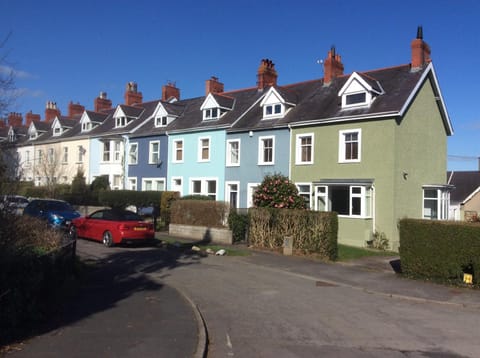 Lovely Victorian town house close to the sea. House in Bangor