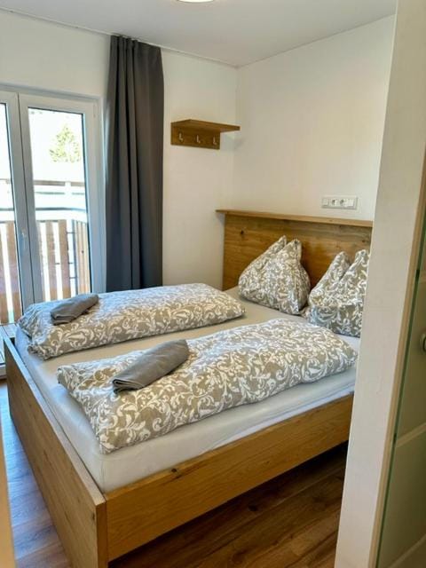 Bed, Balcony/Terrace, Balcony/Terrace, Bedroom, towels, towels