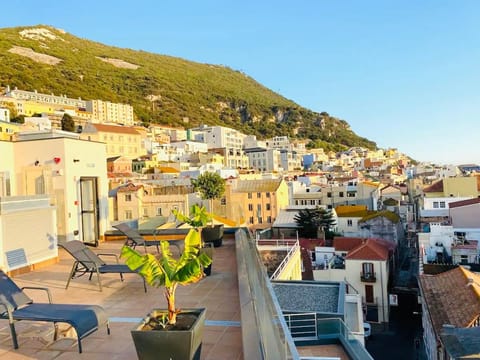 Balcony/Terrace, City view, Mountain view, Street view, Swimming pool