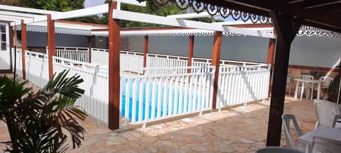 Appartement d'une chambre avec piscine partagee jacuzzi et terrasse a Sainte Marie a 5 km de la plage Apartment in La Trinité