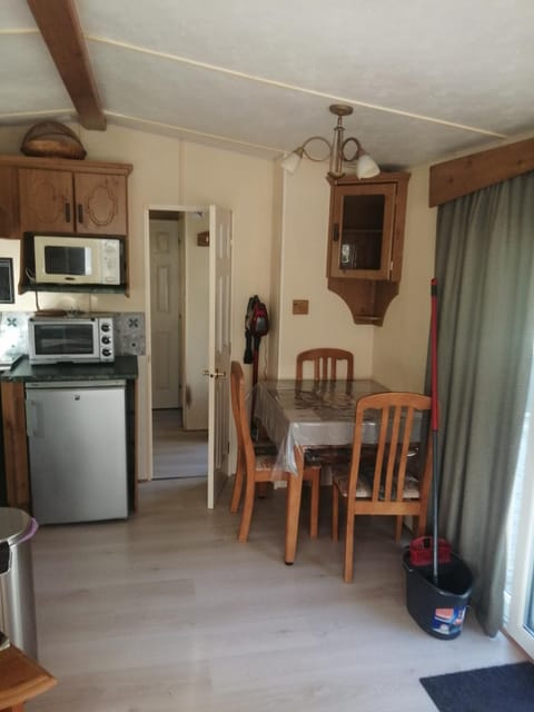 Mobil-home 4/6 personnes dans parc avec lac Campground/ 
RV Resort in Normandy